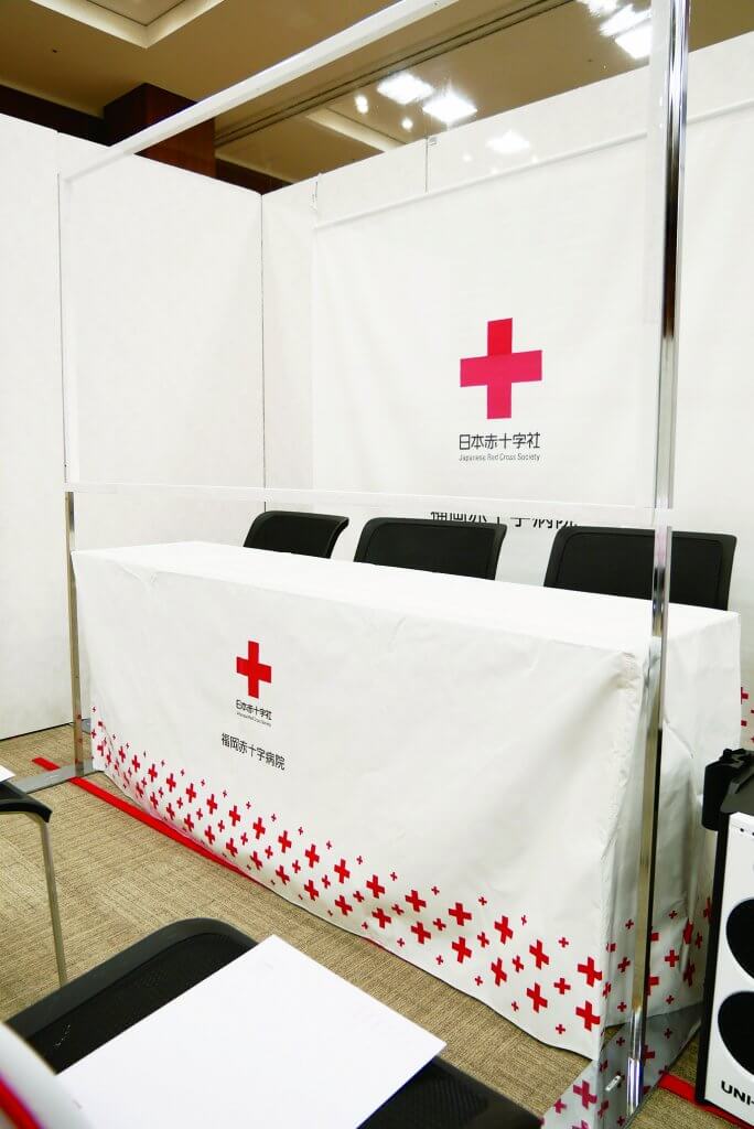 日本赤十字社 福岡赤十字病院様テーブルクロス事例