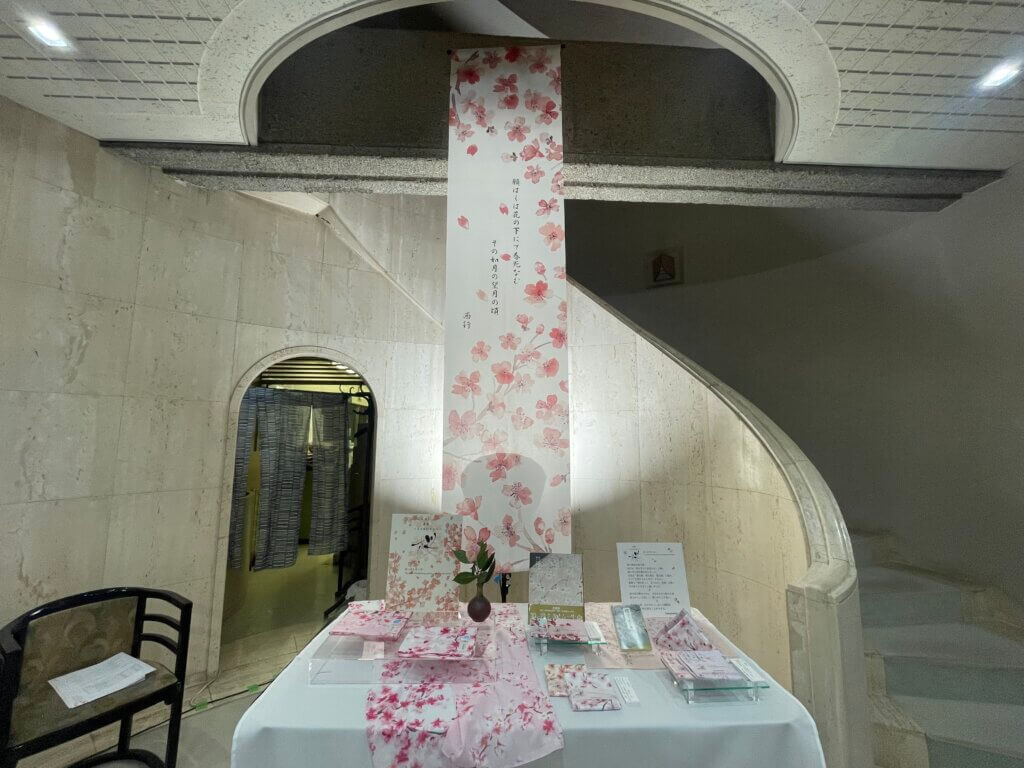 (株)山本仁商店様_展示会タペストリー製作事例