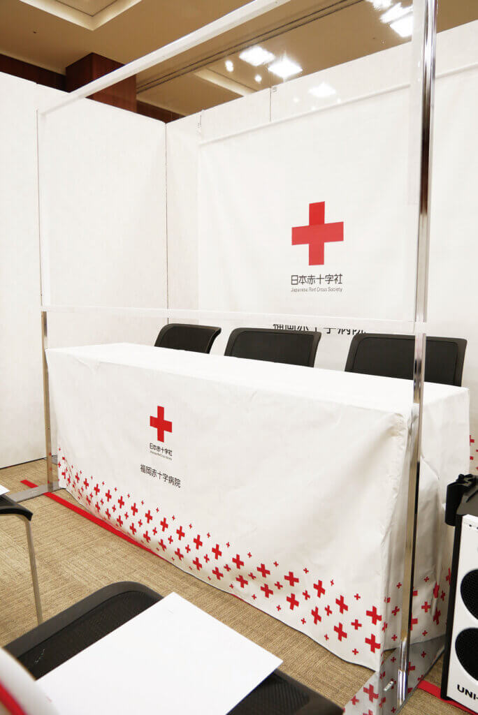 日本赤十字社 福岡赤十字病院様_テーブルクロス製作事例
